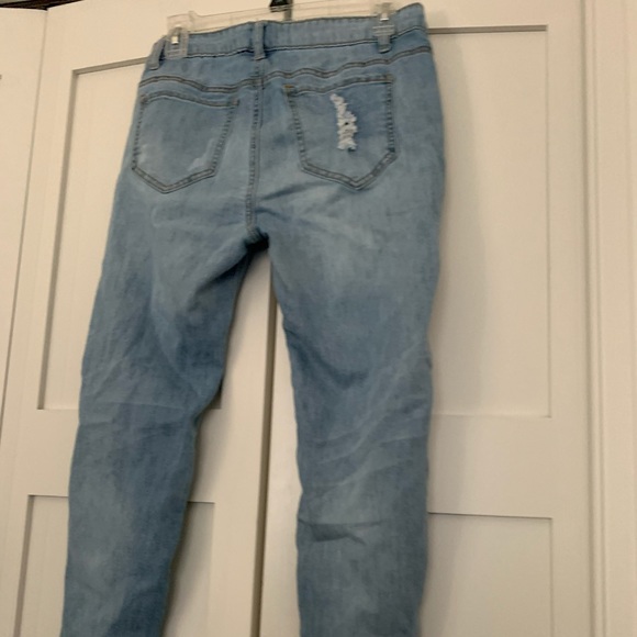 Distressed jeans - Picture 5 of 5